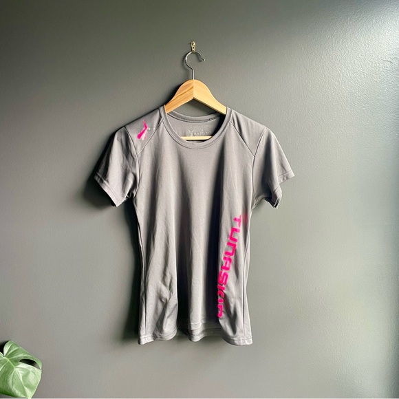 Tunaskin Gray Women Short Sleeve Performance Tee with Pink Tuna Logo Size Small - Picture 1 of 4